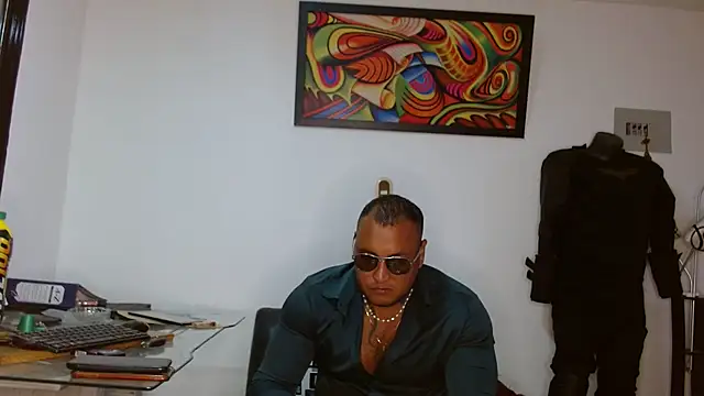 Snapshot of hardrock982 chatting on 06-17-26, 01:10 hardrock982 online show from 06-17-26, 01:10