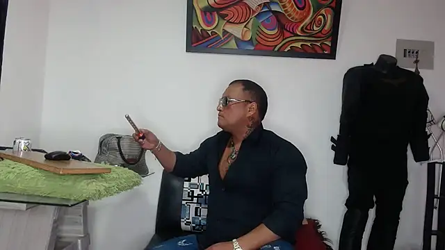Snapshot of hardrock982 chatting on 05-06-26, 02:54 hardrock982 online show from 05-06-26, 02:54