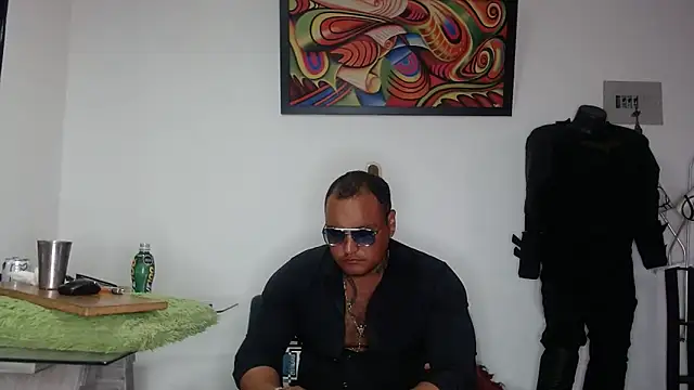 Snapshot of hardrock982 chatting on 05-08-26, 02:21 hardrock982 online show from 05-08-26, 02:21