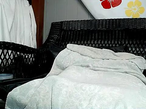 HungHawaiian808xh online show from 04-17-26, 03:09