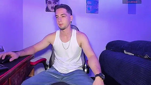 Snapshot of Alex_smith00 chatting on 10-04-25, 10:55 Alex smith00 online show from 10-04-25, 10:55