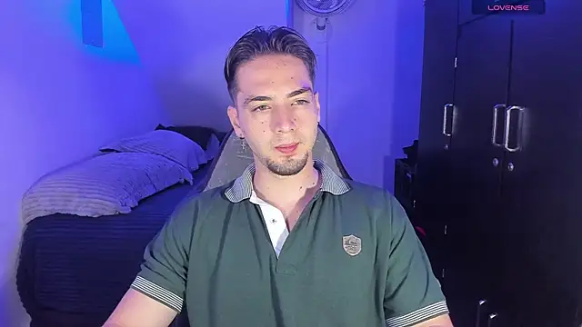 Snapshot of Alex_smith00 chatting on 10-11-25, 02:23 Alex smith00 online show from 10-11-25, 02:23