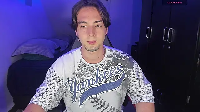 Snapshot of Alex_smith00 chatting on 09-30-25, 09:21 Alex smith00 online show from 09-30-25, 09:21