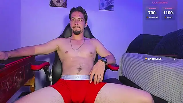 Snapshot of Alex_smith00 chatting on 02-05-25, 02:19 Alex smith00 online show from 02-05-25, 02:19