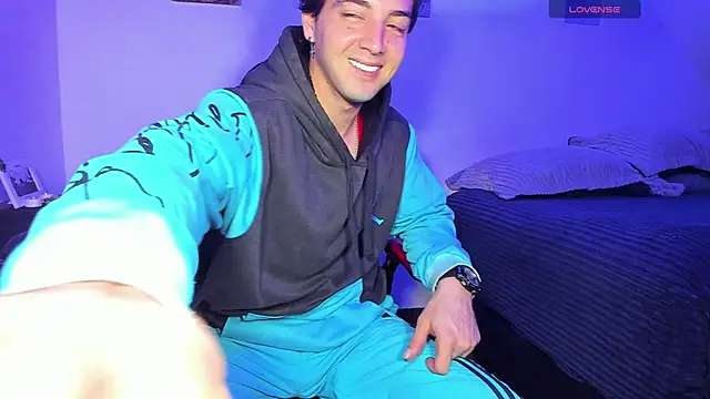 Snapshot of Alex_smith00 chatting on 09-18-25, 02:03 Alex smith00 online show from 09-18-25, 02:03