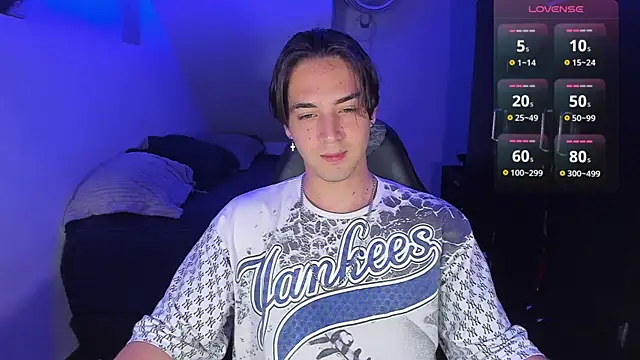 Snapshot of Alex_smith00 chatting on 09-20-25, 11:21 Alex smith00 online show from 09-20-25, 11:21