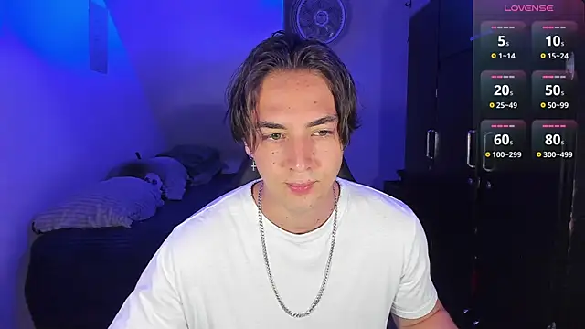 Snapshot of Alex_smith00 chatting on 09-24-25, 01:02 Alex smith00 online show from 09-24-25, 01:02