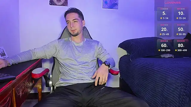 Snapshot of Alex_smith00 chatting on 10-12-25, 10:33 Alex smith00 online show from 10-12-25, 10:33