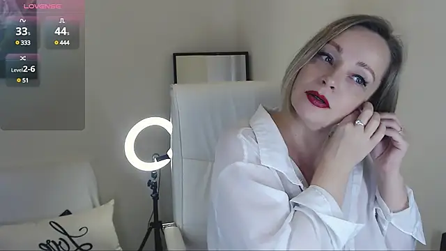 Snapshot of Tilly_Eliot chatting on 03-10-25, 08:34 Tilly Eliot online show from 03-10-25, 08:34