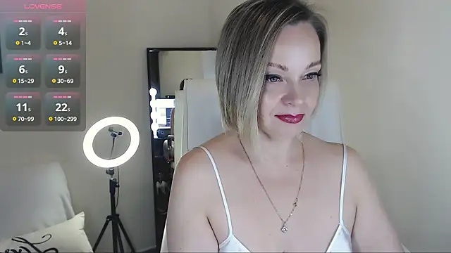 Snapshot of Tilly_Eliot chatting on 02-20-25, 04:47 Tilly Eliot online show from 02-20-25, 04:47