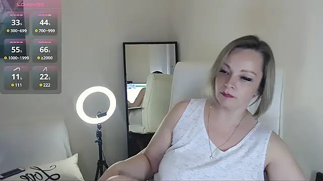Snapshot of Tilly_Eliot chatting on 03-18-25, 12:19 Tilly Eliot online show from 03-18-25, 12:19