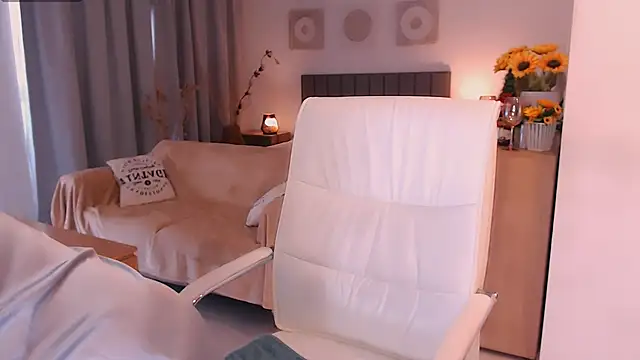 Tilly Eliot online show from 01-12-26, 08:15