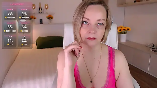 Snapshot of Tilly_Eliot chatting on 09-20-25, 07:08 Tilly Eliot online show from 09-20-25, 07:08
