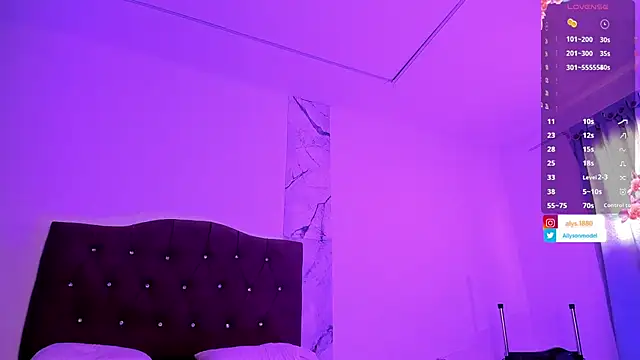 alysson 18 online show from 10-16-25, 01:19