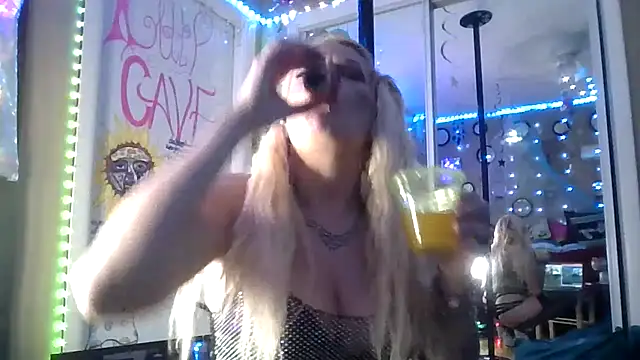Snapshot of marilyn420 chatting on 05-03-26, 04:50 marilyn420 online show from 05-03-26, 04:50