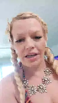Snapshot of marilyn420 chatting on 05-17-26, 04:29 marilyn420 online show from 05-17-26, 04:29