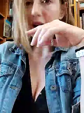 Snapshot of TopsyWilde chatting on 02-10-25, 08:53 TopsyWilde online show from 02-10-25, 08:53