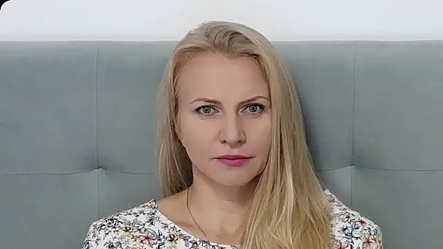 Snapshot of K__Adrienne chatting on 09-30-25, 04:40 K  Adrienne online show from 09-30-25, 04:40