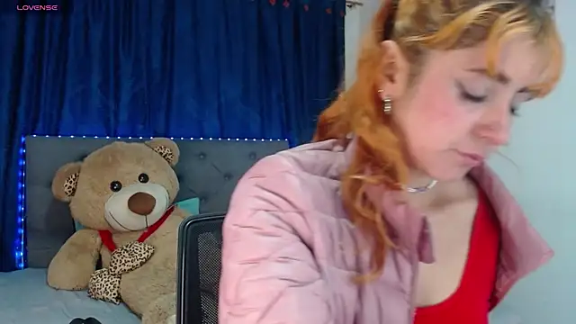 Snapshot of sarah_lovesu chatting on 09-22-25, 08:37 sarah lovesu online show from 09-22-25, 08:37