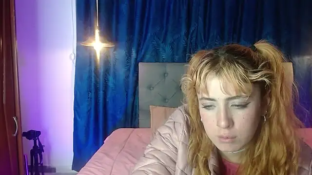 Snapshot of sarah_lovesu chatting on 10-23-25, 07:01 sarah lovesu online show from 10-23-25, 07:01