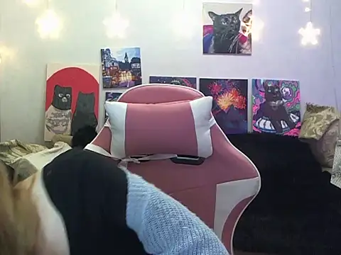 SecretSophia online show from 10-31-25, 01:08