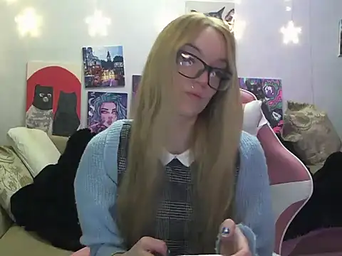 SecretSophia online show from 10-26-25, 04:40