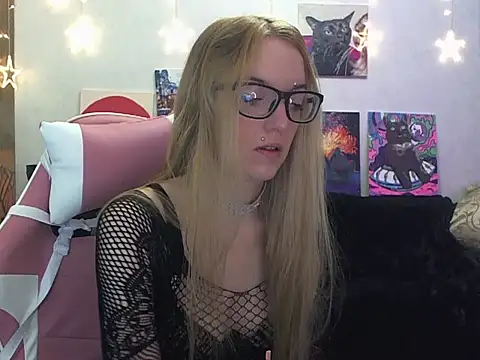 SecretSophia online show from 11-10-25, 05:51