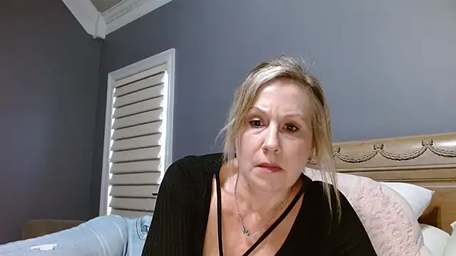 Lisaisluscious online show from 10-08-25, 01:34