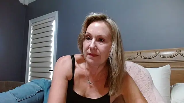 Lisaisluscious online show from 09-22-25, 02:23