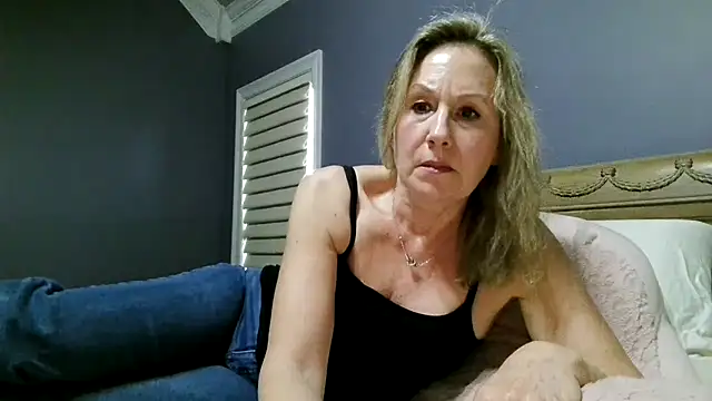 Snapshot of Lisaisluscious chatting on 04-18-26, 02:30 Lisaisluscious online show from 04-18-26, 02:30
