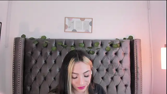 Snapshot of Kim_Blane chatting on 03-15-25, 04:13 Kim Blane online show from 03-15-25, 04:13