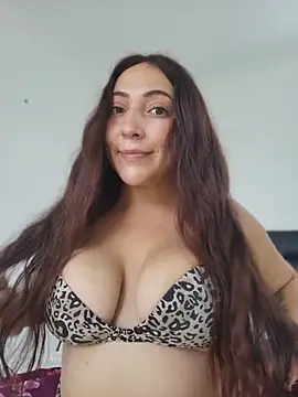 Snapshot of VickyHoult chatting on 05-17-26, 07:36 VickyHoult online show from 05-17-26, 07:36