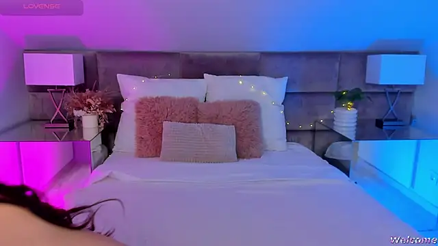 MiaMuse online show from 11-15-25, 08:13