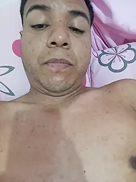 Snapshot of Carloscova25 chatting on 07-27-26, 07:37 Carloscova25 online show from 07-27-26, 07:37