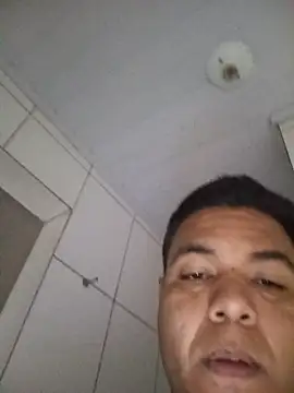 Snapshot of Carloscova25 chatting on 06-18-26, 03:17 Carloscova25 online show from 06-18-26, 03:17