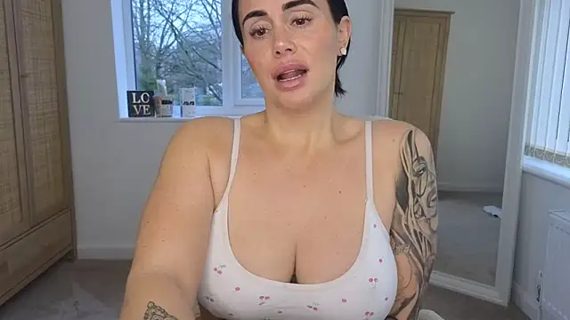 Snapshot of LibbyLoveHeartx chatting on 02-12-26, 08:36 LibbyLoveHeartx online show from 02-12-26, 08:36