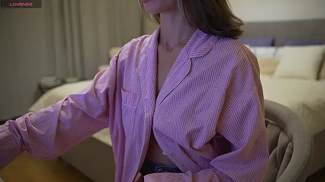 Snapshot of Danielle_Thomas chatting on 09-20-25, 07:30 Danielle Thomas online show from 09-20-25, 07:30