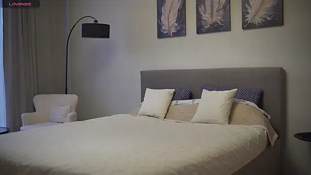 Snapshot of Danielle_Thomas chatting on 09-18-25, 09:45 Danielle Thomas online show from 09-18-25, 09:45