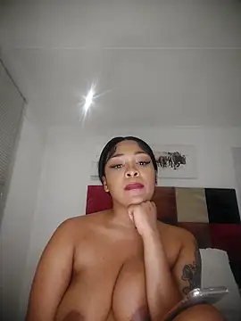 Snapshot of sexyTHANDO chatting on 03-21-25, 12:40 sexyTHANDO online show from 03-21-25, 12:40