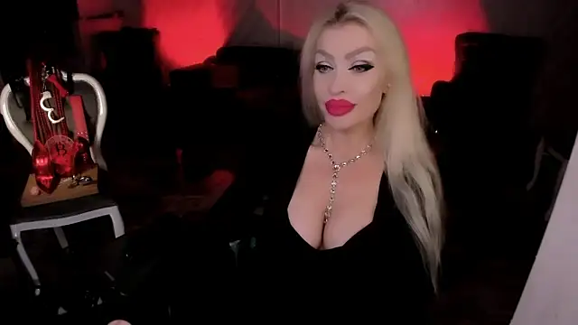 Snapshot of GreedyFinDom chatting on 11-16-25, 04:17 GreedyFinDom online show from 11-16-25, 04:17