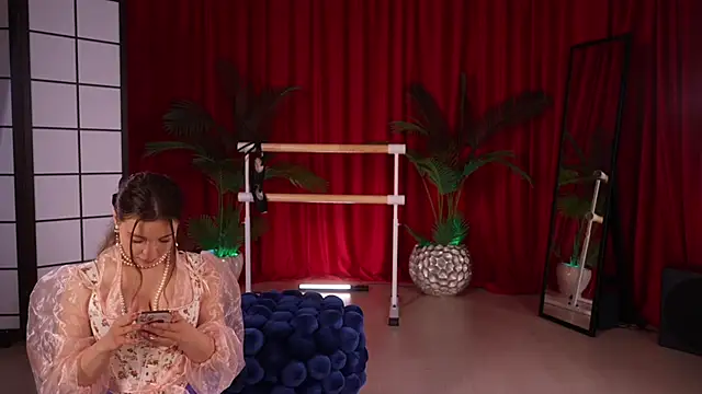 KittyCaitlin online show from 11-20-25, 09:58