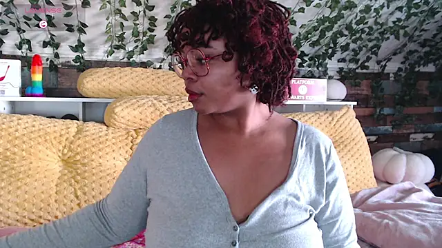 Snapshot of -khayaparker chatting on 01-31-25, 06:57 -khayaparker online show from 01-31-25, 06:57