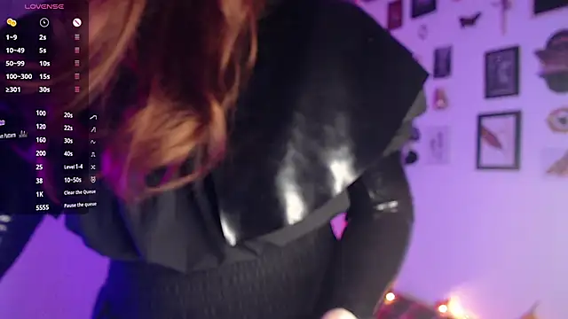 auroralatexprincess online show from 10-30-25, 08:17