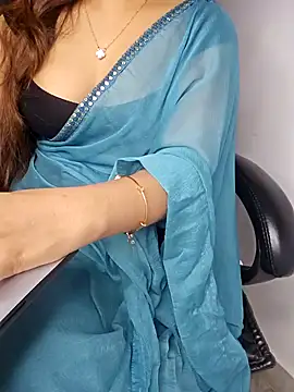 Snapshot of aliyaah_singh chatting on 03-10-25, 08:34 aliyaah singh online show from 03-10-25, 08:34