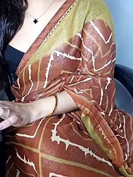 Snapshot of aliyaah_singh chatting on 09-18-25, 05:27 aliyaah singh online show from 09-18-25, 05:27