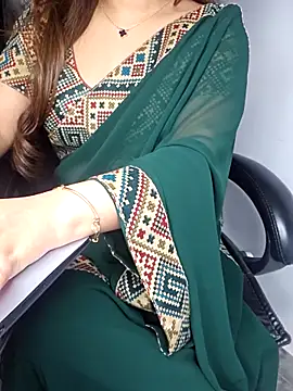 Snapshot of aliyaah_singh chatting on 03-17-25, 09:02 aliyaah singh online show from 03-17-25, 09:02