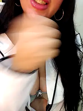 Queen sousou online show from 10-31-25, 11:55