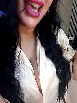 Queen sousou online show from 10-28-25, 09:36