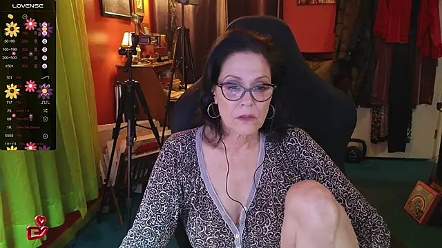 Snapshot of Good-Juju chatting on 12-29-24, 05:21 Good-Juju online show from 12-29-24, 05:21