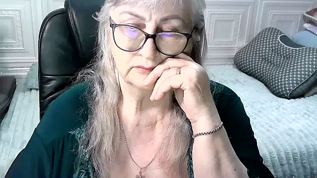 Snapshot of LolkaAlyss chatting on 04-22-26, 09:32 LolkaAlyss online show from 04-22-26, 09:32